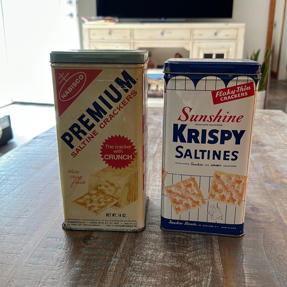 Vintage/antique saltine crackers tins